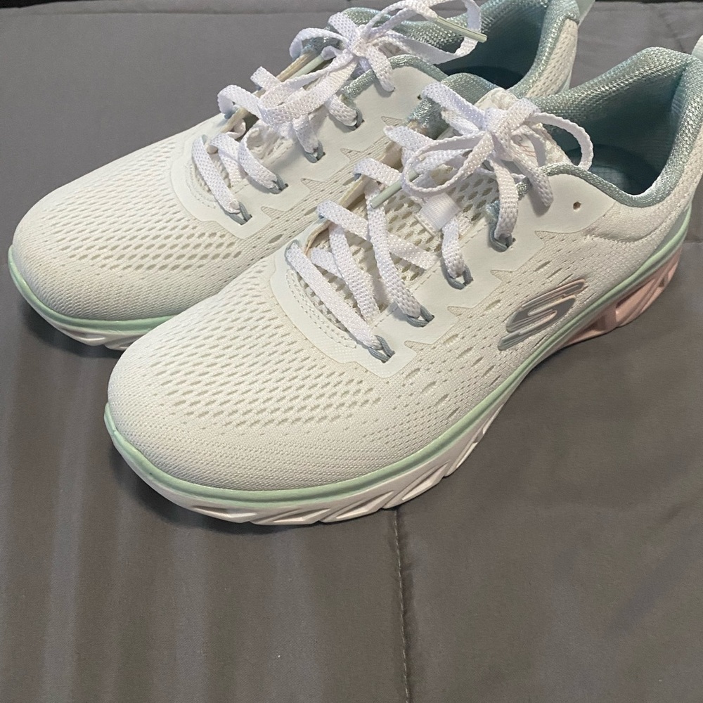 Skechers